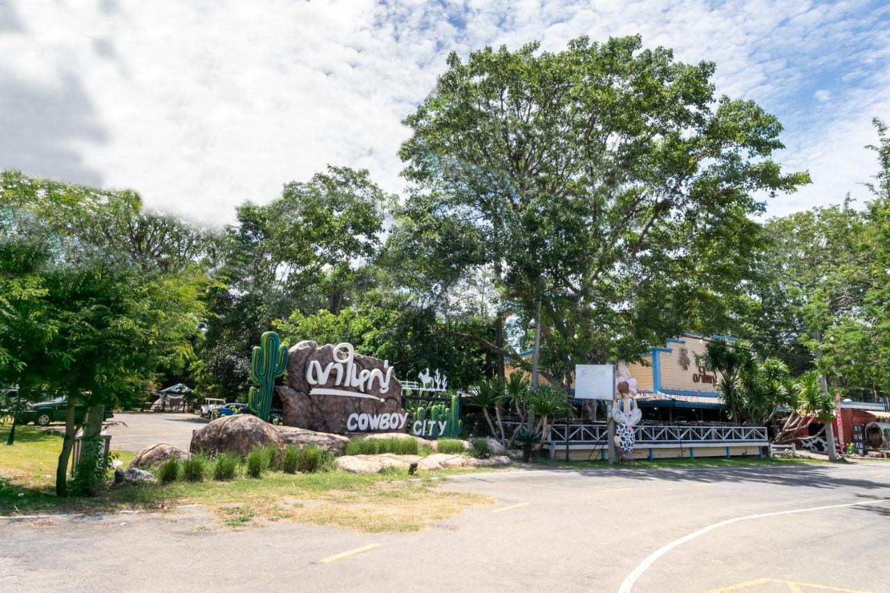 Capital O 1110 Khaoyai Cowboy City Resort หมูสี ภายนอก รูปภาพ