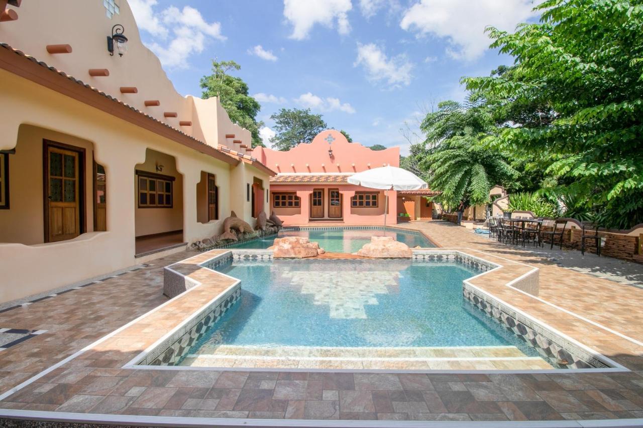 Capital O 1110 Khaoyai Cowboy City Resort หมูสี ภายนอก รูปภาพ