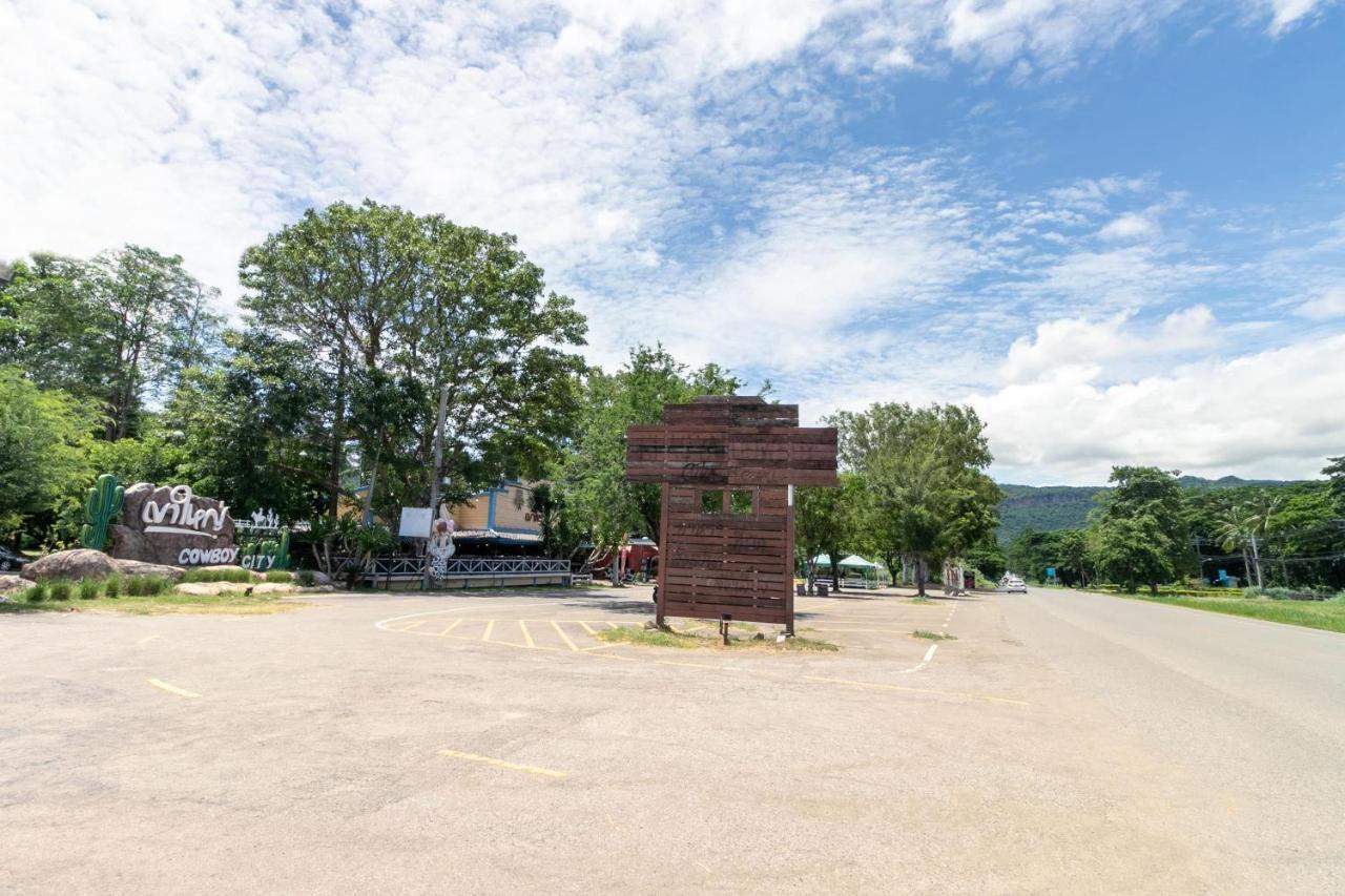 Capital O 1110 Khaoyai Cowboy City Resort หมูสี ภายนอก รูปภาพ