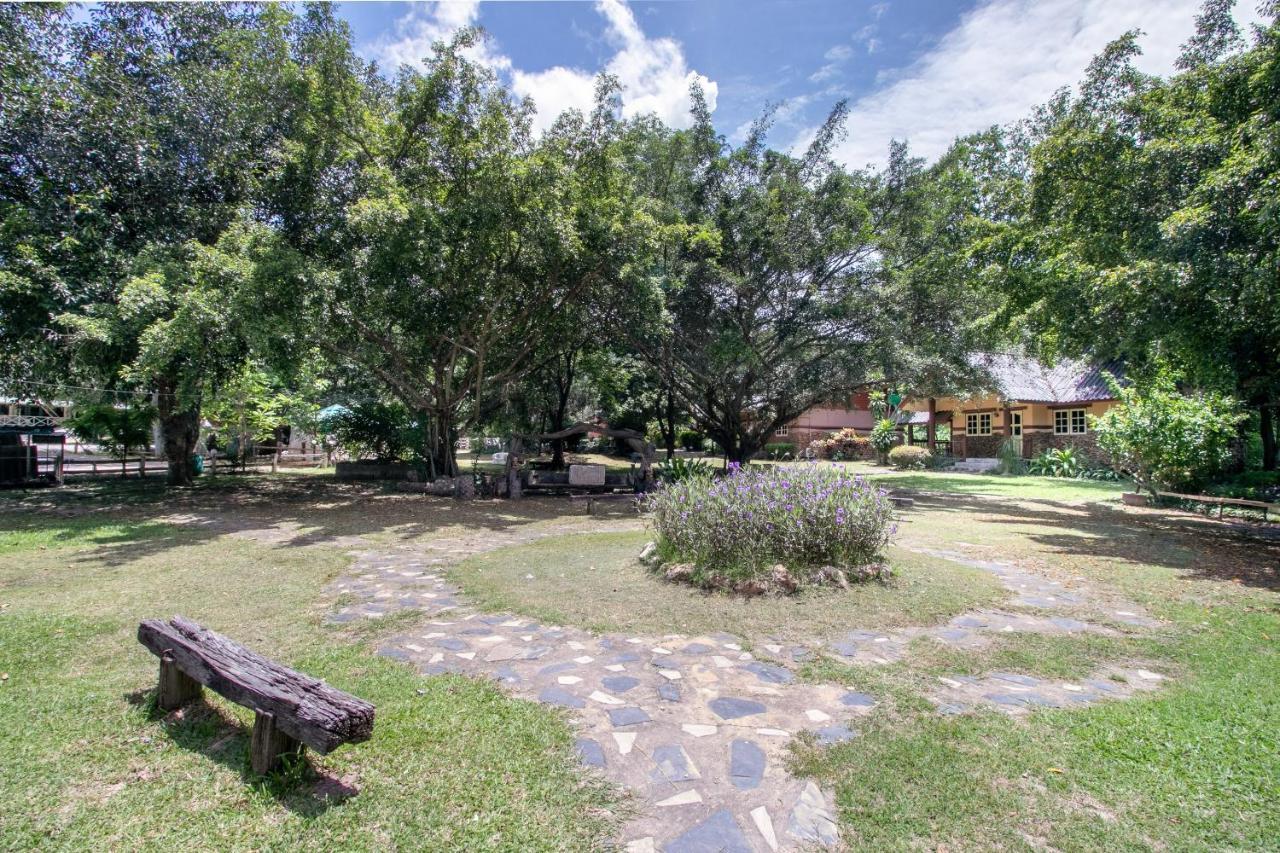 Capital O 1110 Khaoyai Cowboy City Resort หมูสี ภายนอก รูปภาพ