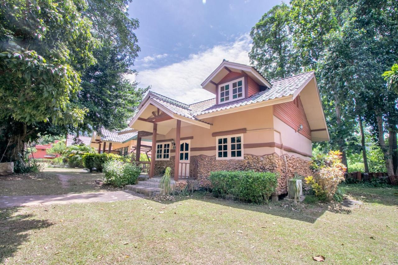 Capital O 1110 Khaoyai Cowboy City Resort หมูสี ภายนอก รูปภาพ