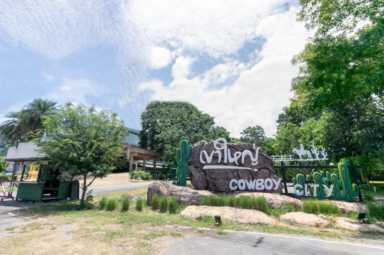Capital O 1110 Khaoyai Cowboy City Resort หมูสี ภายนอก รูปภาพ